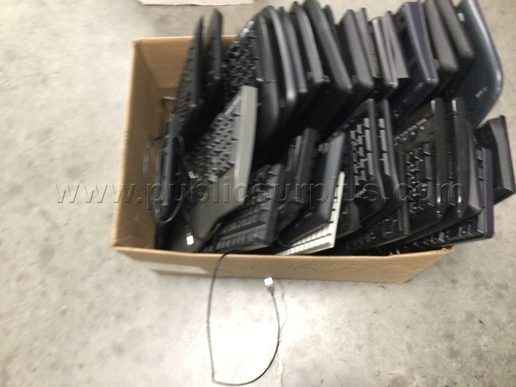 LOT OF KEYBOARDS - SOLD AS IS - 631 — photo 1
