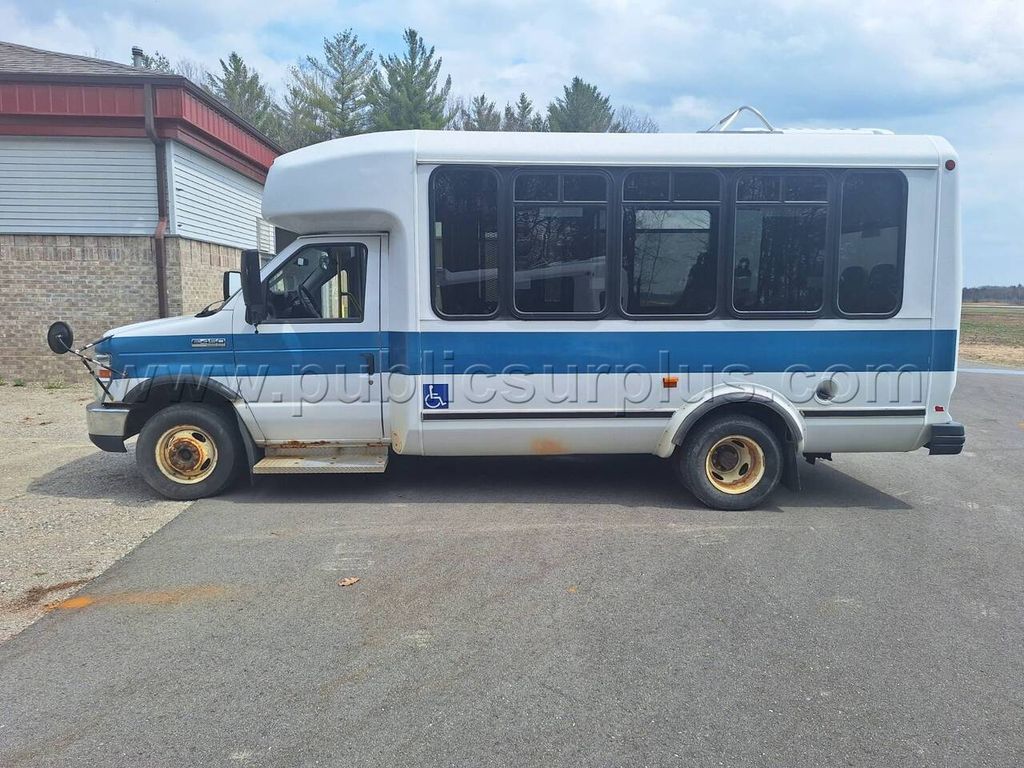 2015 FORD E450 TRANSIT CUTAWAY BUS — photo 1