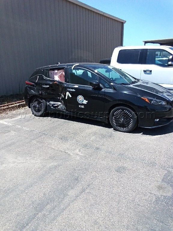 2023 NISSAN LEAF- FOR PARTS ONLY- PLEASE SEE PICTURES — photo 1