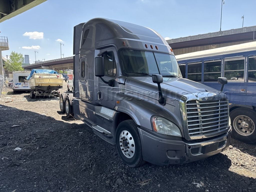 2014 Freightliner Cascadia 125 — photo 1