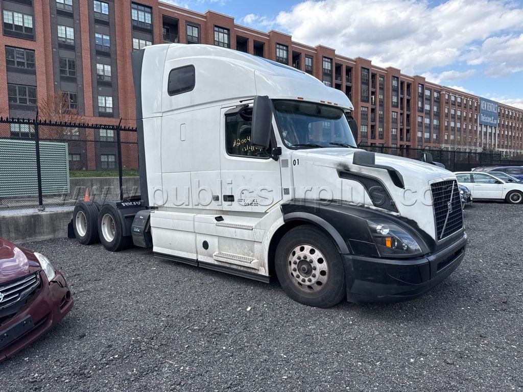 2012 Volvo VNM Case Number — photo 1