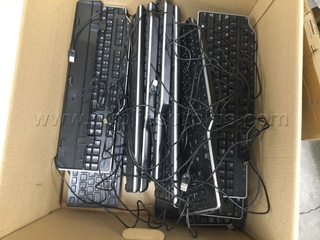 LOT OF KEYBOARDS - SOLD AS IS - 636 - photo 1