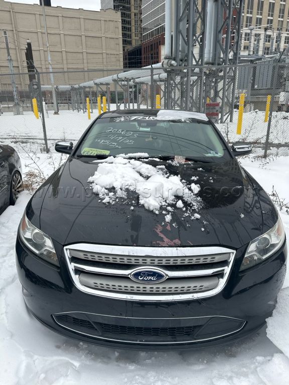 2010 Ford Taurus — photo 1
