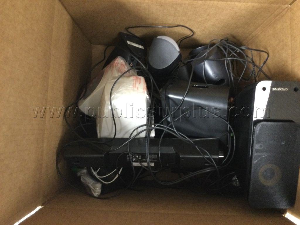 LOT OF SPEAKERS - SOLD AS IS - 637 — photo 1