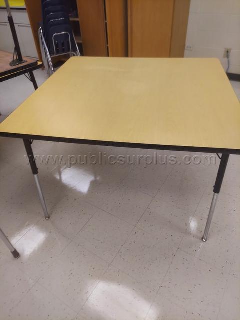 LARGE SQUARE TABLES
