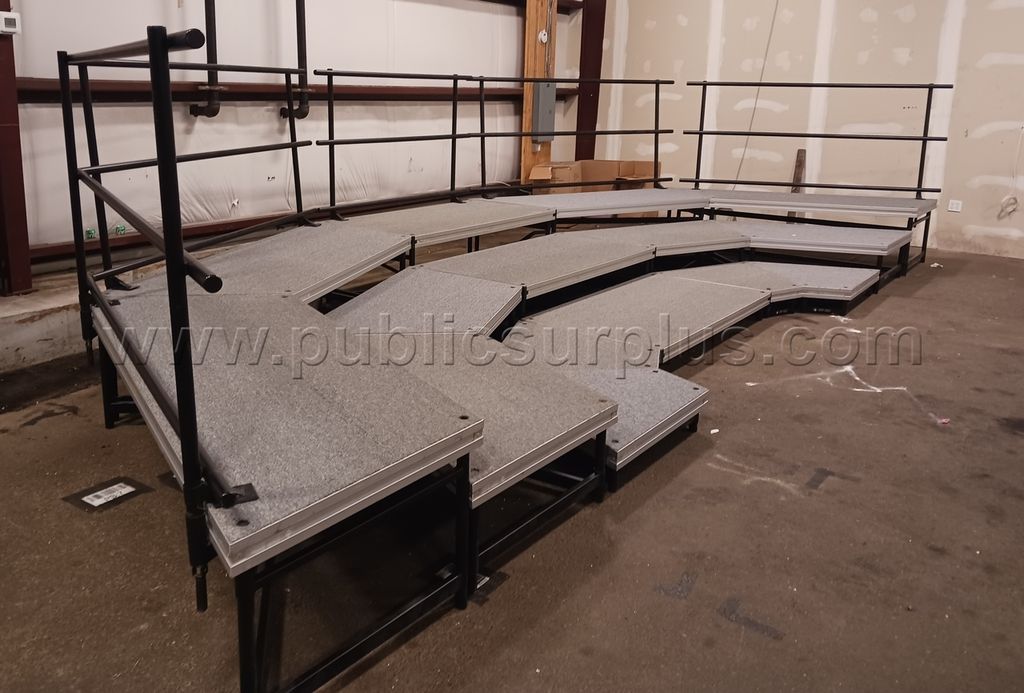 Complete 3 tiered stage for orchestra, audience or choir — photo 1
