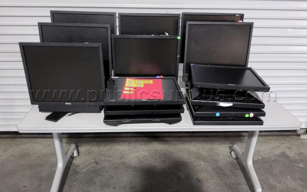 LOT OF 14 VARIOUS DELL MONITORS — photo 1