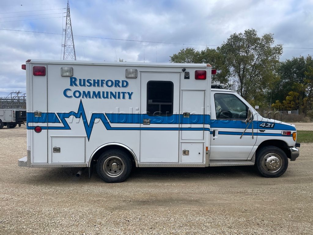 Ford Ambulance — photo 1