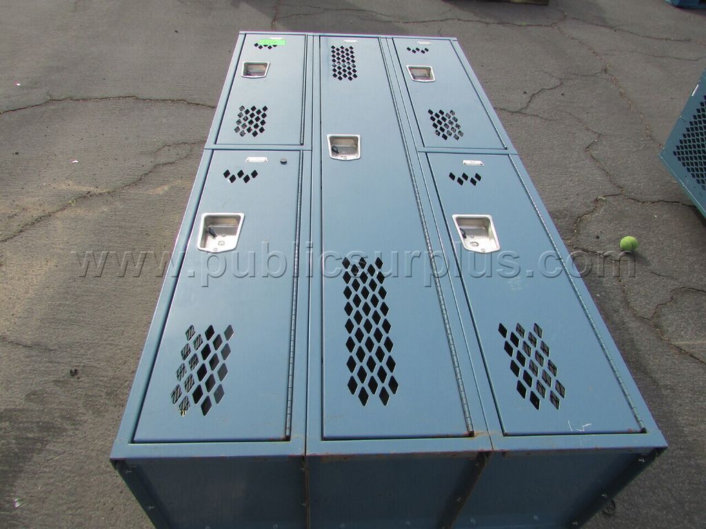 Large Lockers **Unknown Condition** — photo 1