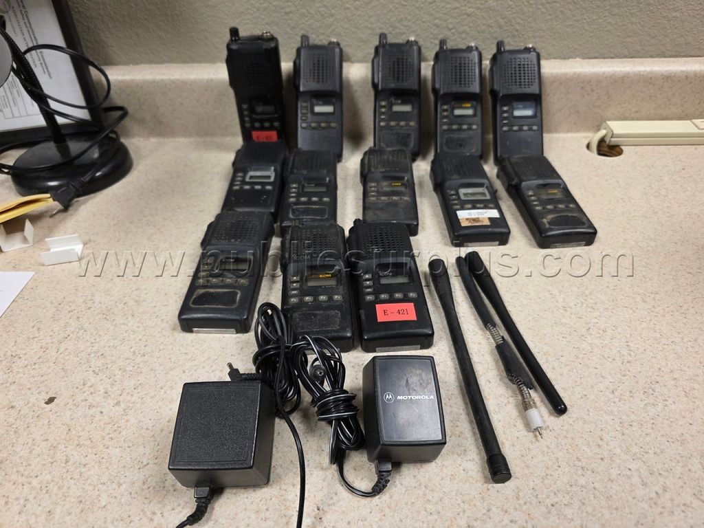ICOM Radio Lot — photo 1
