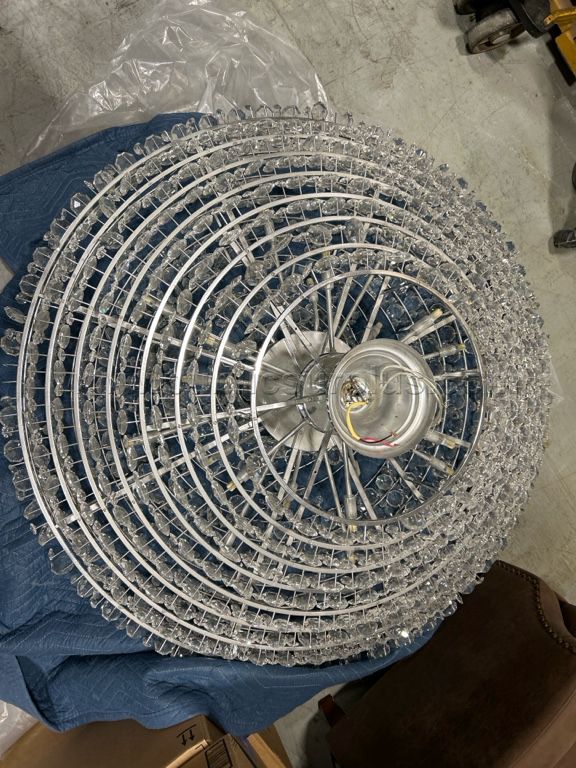 Chandelier — photo 1