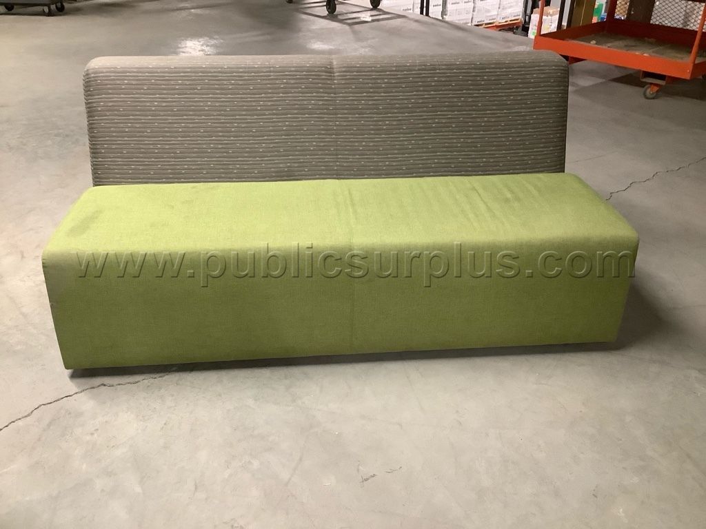 7933 - Couch — photo 1