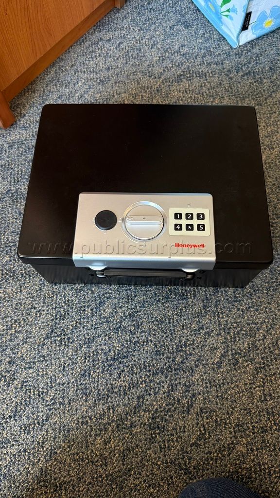 HoneyWell Cash Safe — photo 1