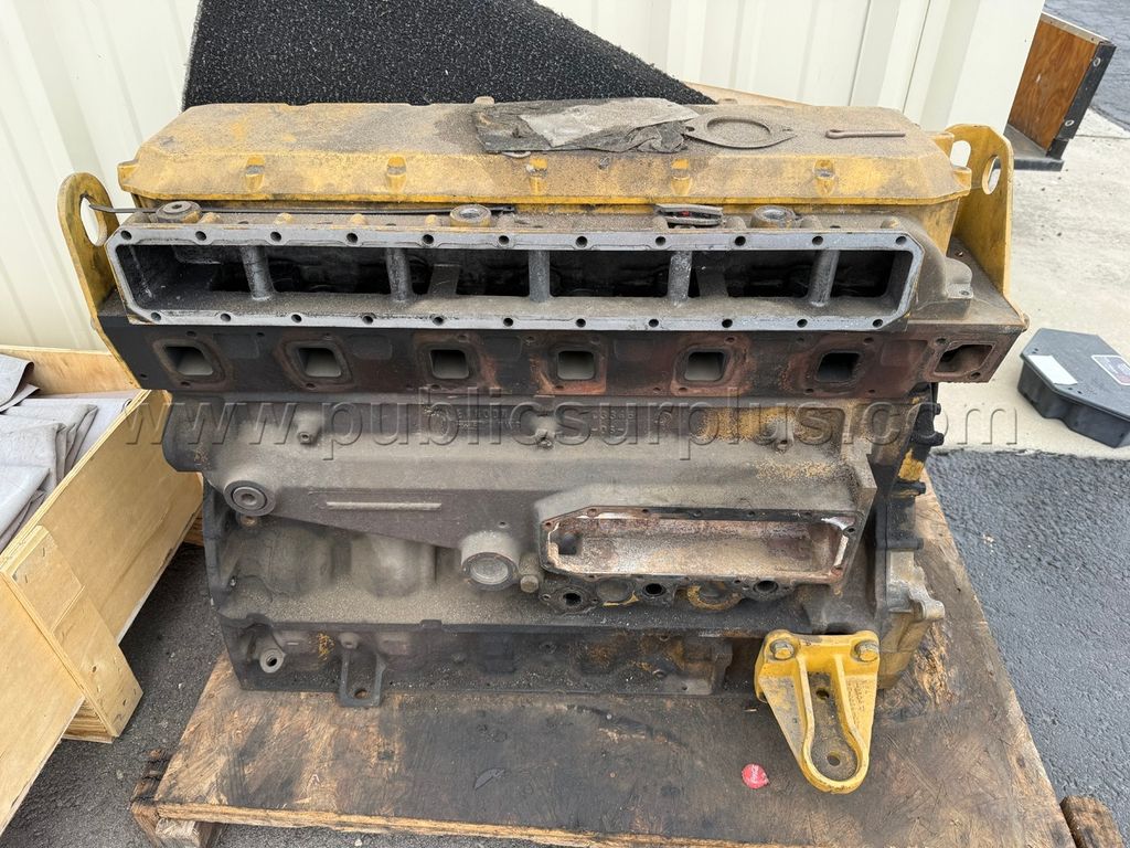 LOT 535 - Caterpillar CAT Engine Block — photo 1