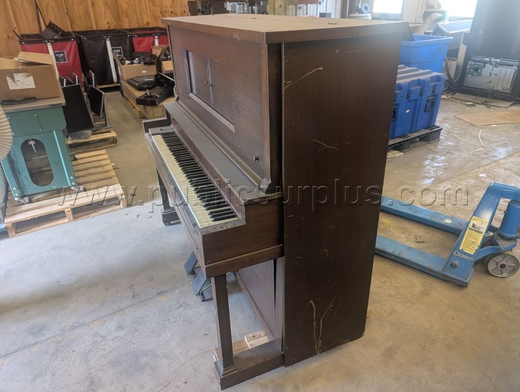 Piano — photo 1