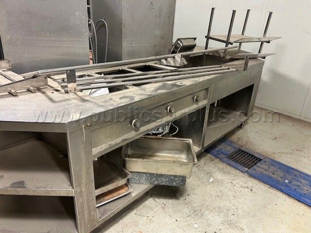 KITCHEN SERVING LINE — photo 1