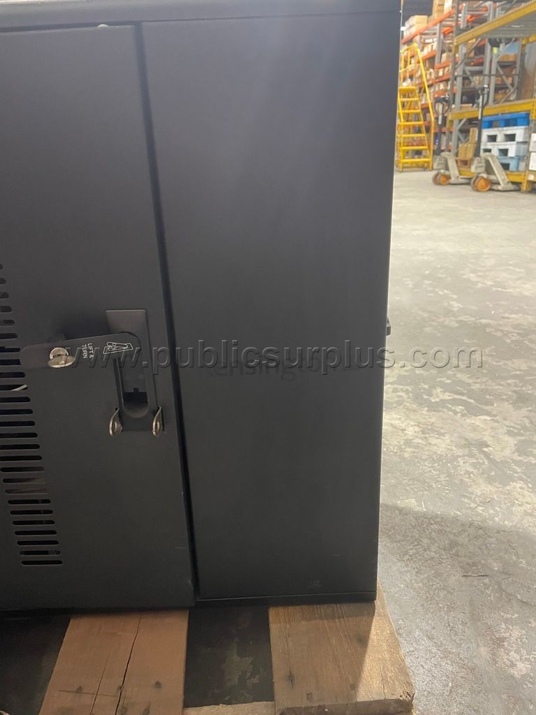 iPad Charging Cabinet and Dell Laptop Latitude 3500 — photo 1
