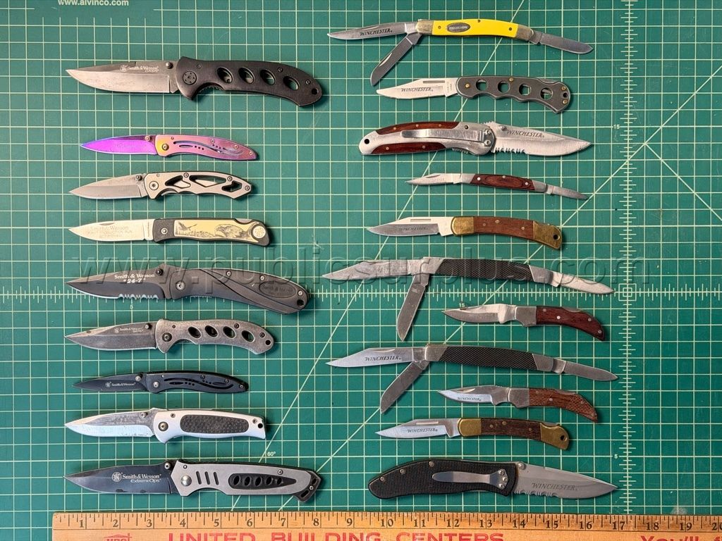 Smith & Wesson / Winchester Pocketknives - QTY 20 - Shipping $12.00 — photo 1