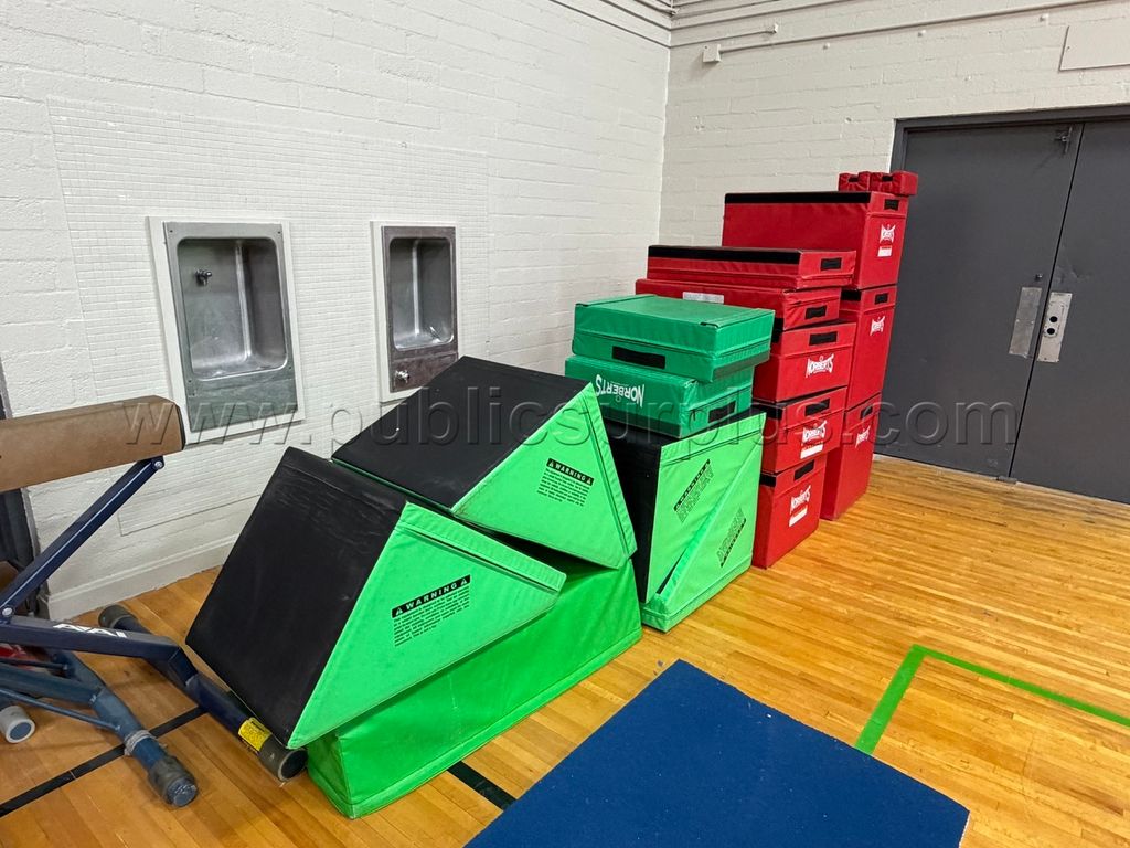 Norbert Red Block Set / Green Norbert Misc Block Set — photo 1