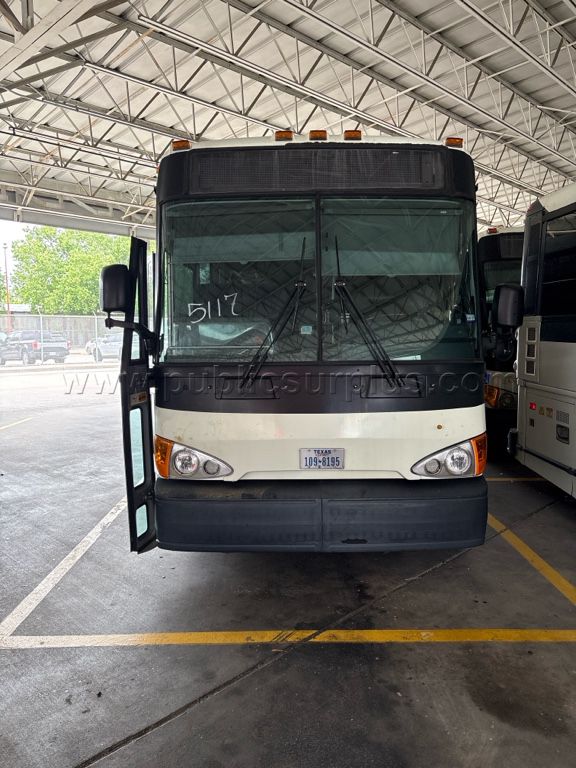 2010 MCI HYBRID/ELECTRIC BUS (UNIT 5117) — photo 1