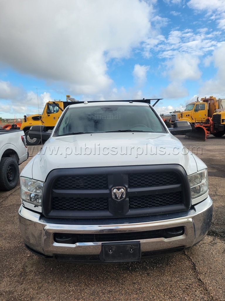 2018 RAM 2WD CREW CAB WITH FLATBED — photo 1