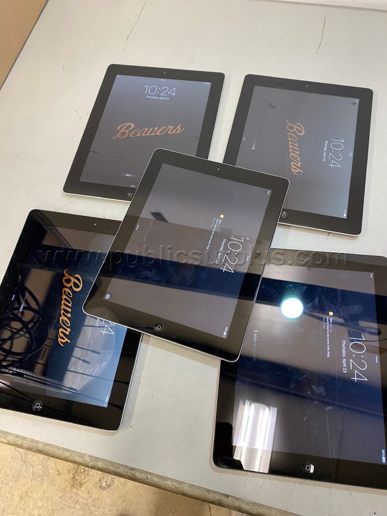 Lot of (5) Apple iPads — photo 1