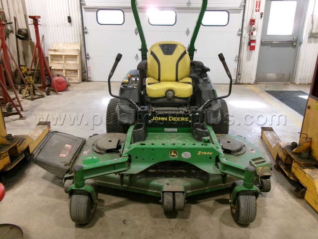 John Deere Zero Turn Mower - photo 1