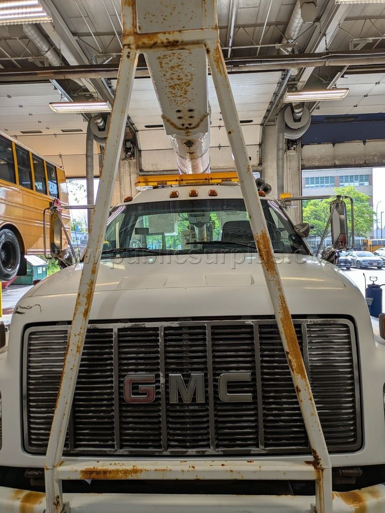 2001 C7500 Topkick C7H042 Boom Truck (EL213) — photo 1