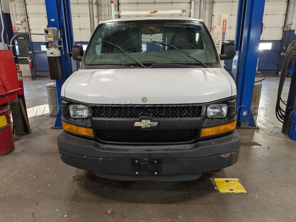 2010 Chevy G1500 Express AWD (PA705) — photo 1