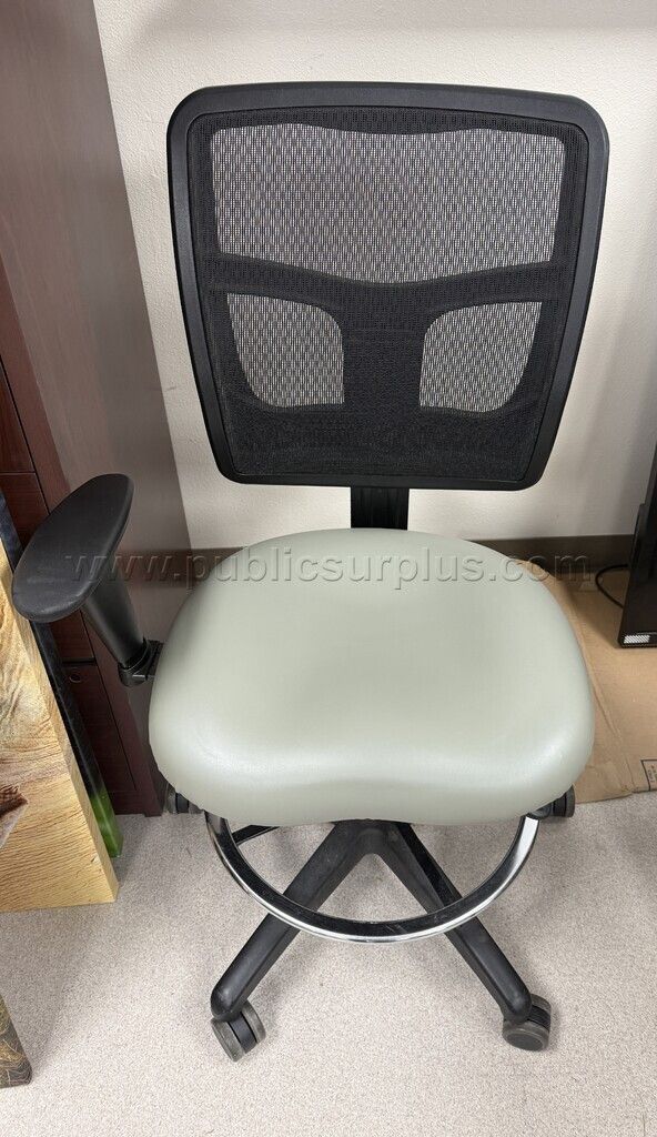 Auction#474- Computer chair — photo 1