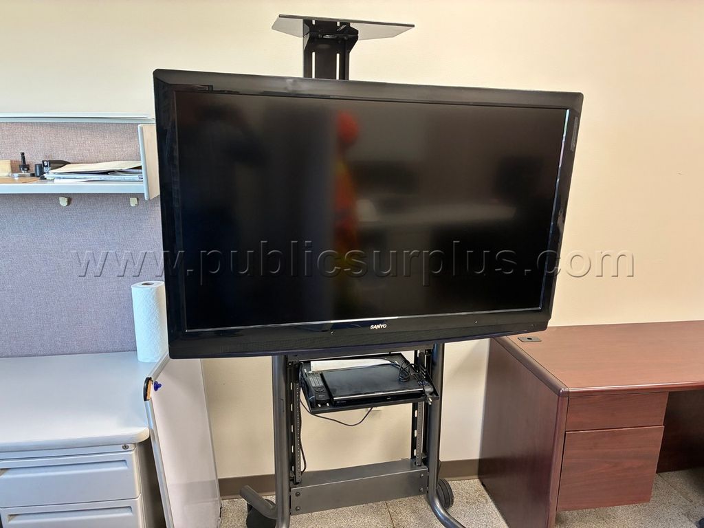 AV Lot - Sanyo TV on Stand & DVD Player — photo 1