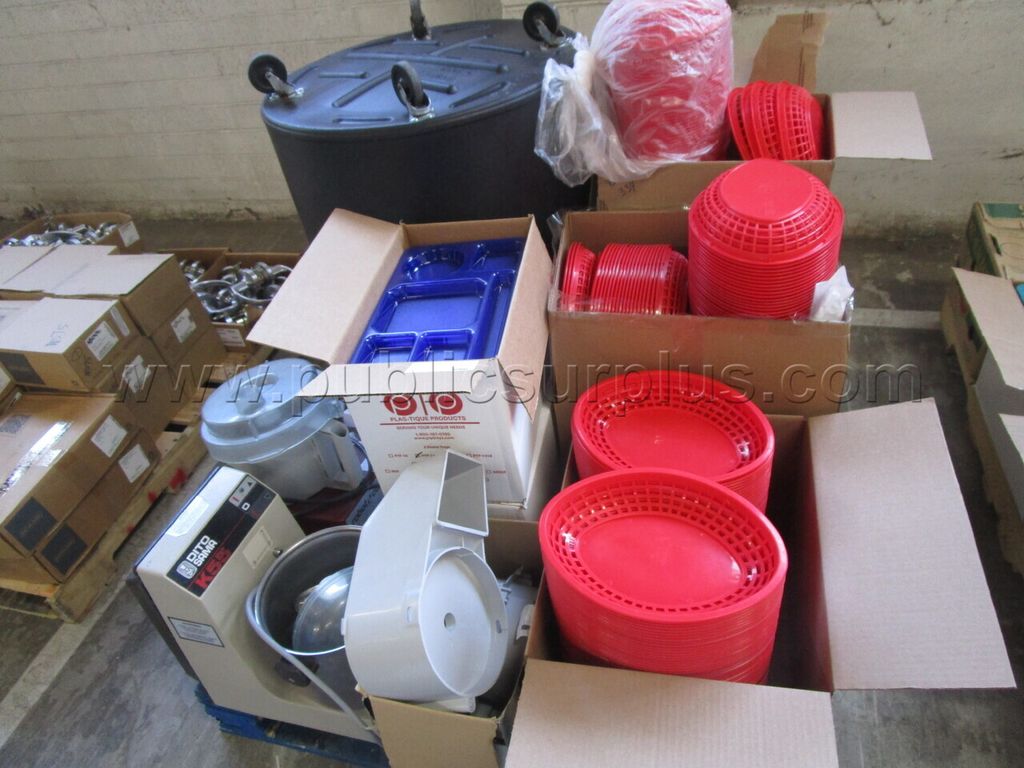 RED BASKETS,DRINK HOLDER,EQUIPMENT (43533)K — photo 1