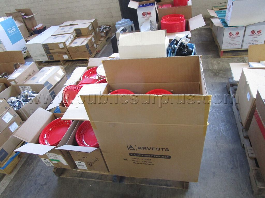 RED BASKETS AND SAUCE DISPENSERS (43534)K — photo 1