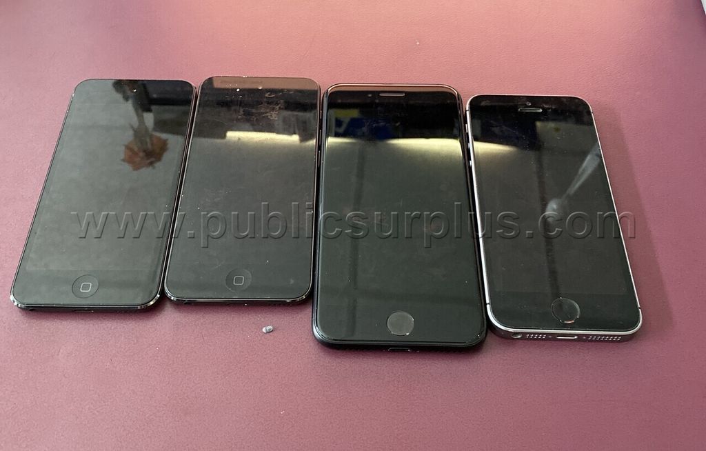 (2) iPods (2) iPhones - Z1 - RC — photo 1