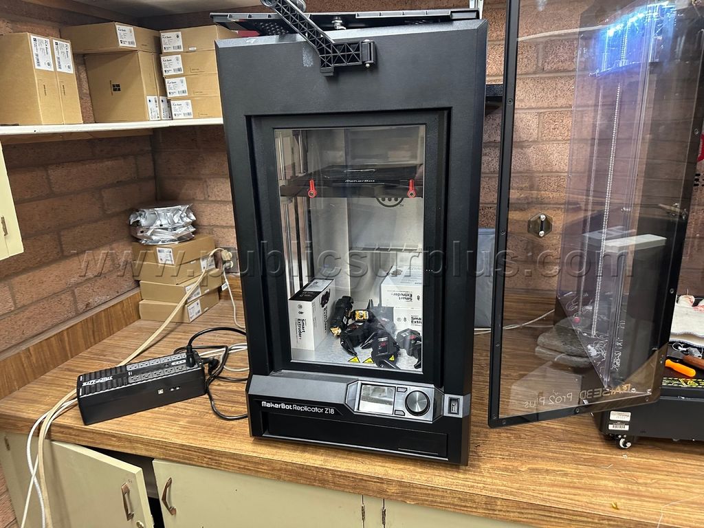Z18 Makerbot Printer — photo 1