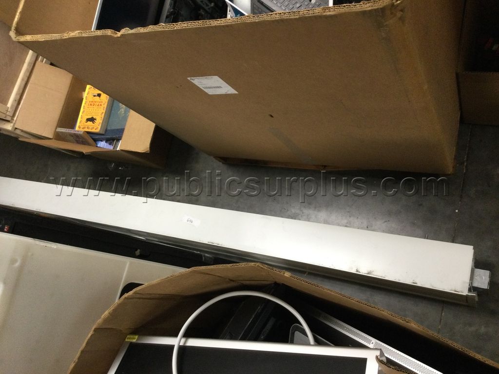 ONE PROJECTOR SCREENS - SOLD AS IS - 646 - photo 1
