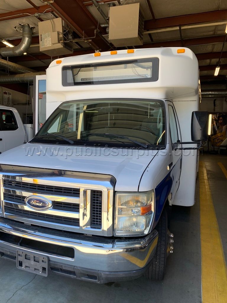 2010 Ford Cutaway F-450 24 Passenger Bus — photo 1