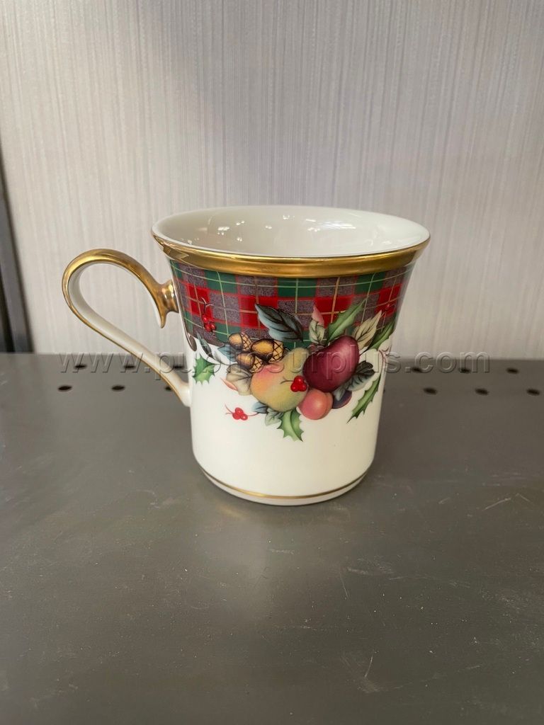 Quantity 4 Lenox Holiday mugs — photo 1