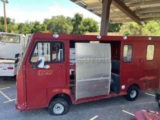 Taylor Dunn Transit tram — photo 1