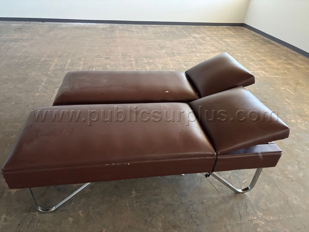Clinical Recovery Couch - Treatment/Recovery Daybed — photo 1