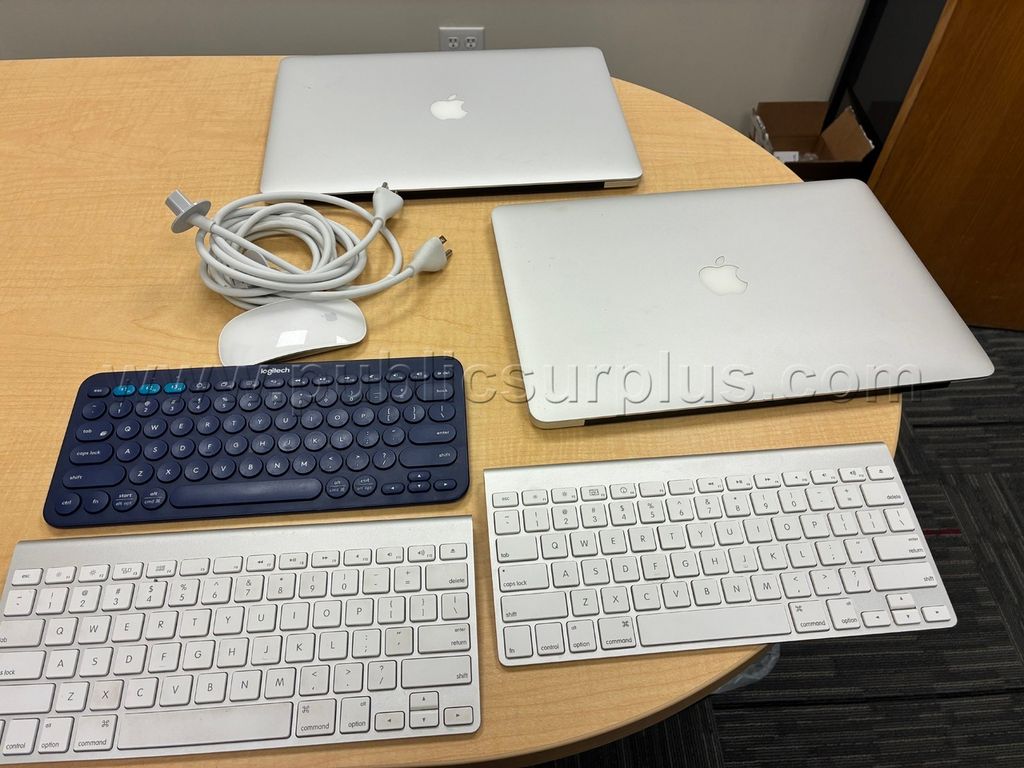 Older Apple Mac lot — photo 1