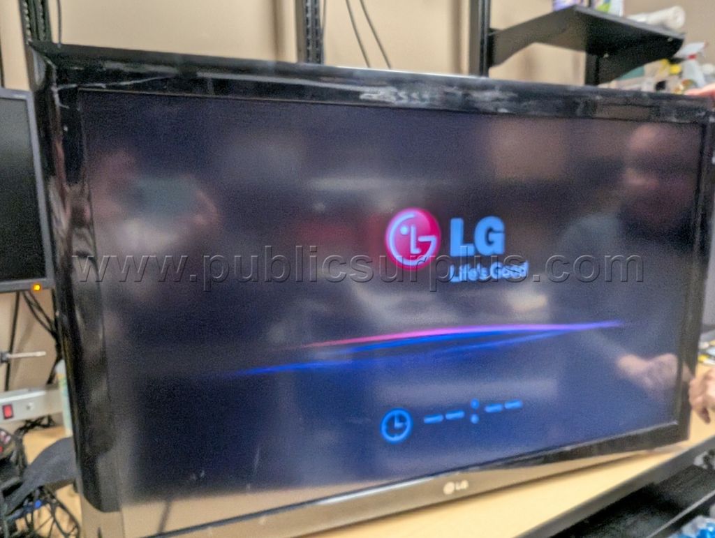 LG TV — photo 1