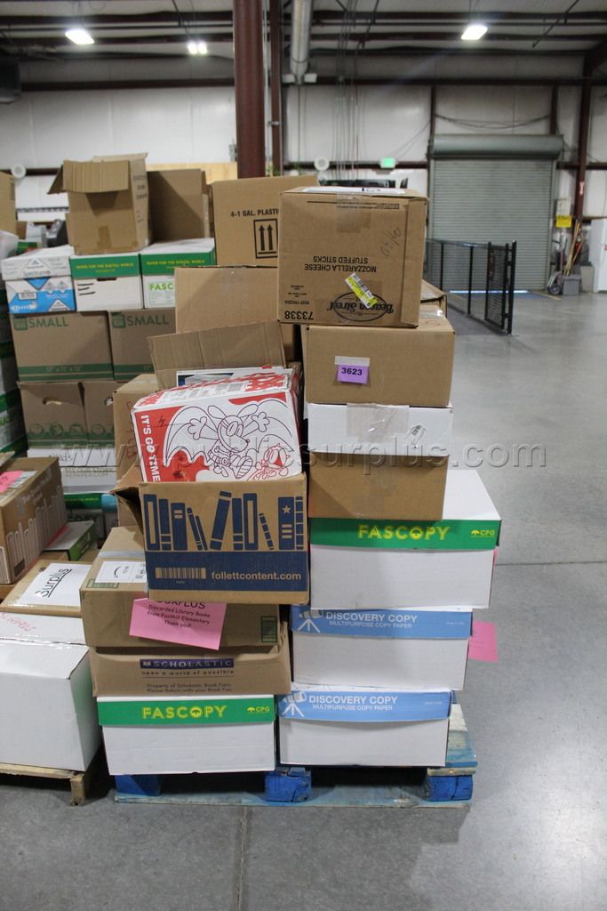 pallet of used books ~3623~ — photo 1