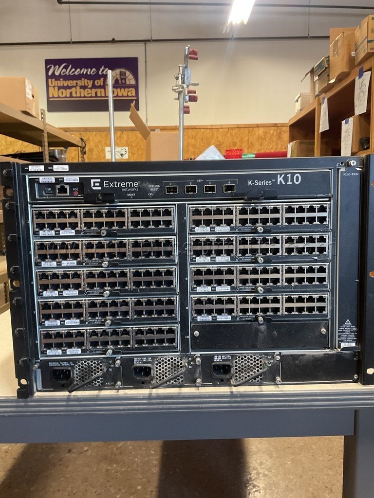 Extreme Network Switch Lot # 4867 — photo 1