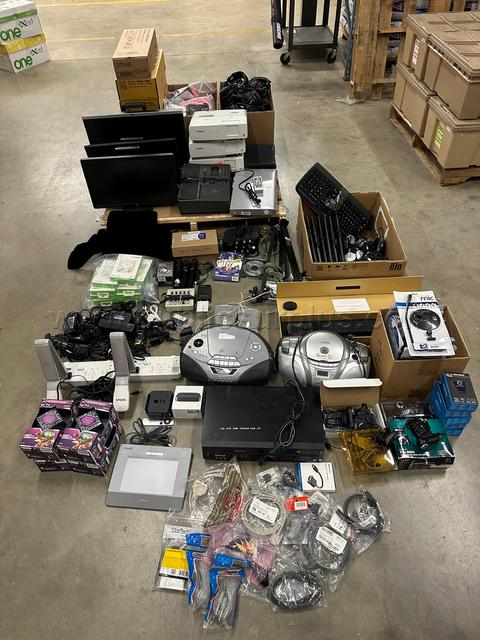 Misc. Lot of Electronics Computer HP Computers Monitors Keyboards Mice Doc Cams+