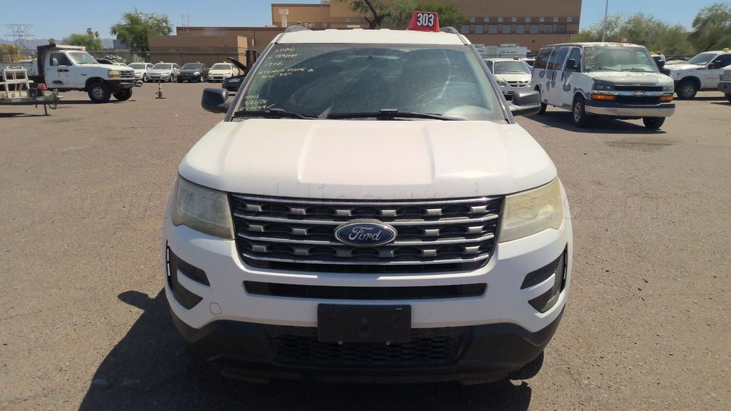 ADOC - G759HW - 2017 FORD EXPLORER SUV 4X4 **TOW ONLY** — photo 1
