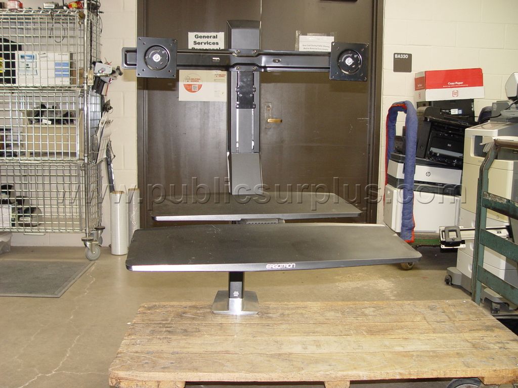 Ergotron Dual Monitor Desk Mount — photo 1