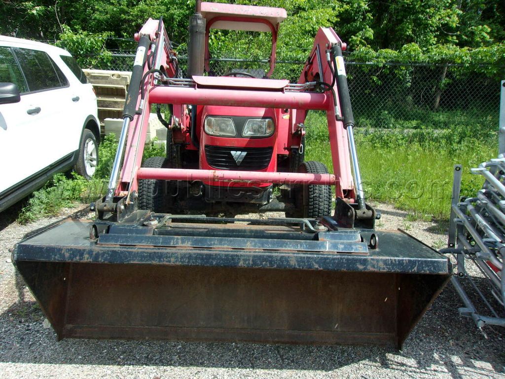 2011 Tractor — photo 1