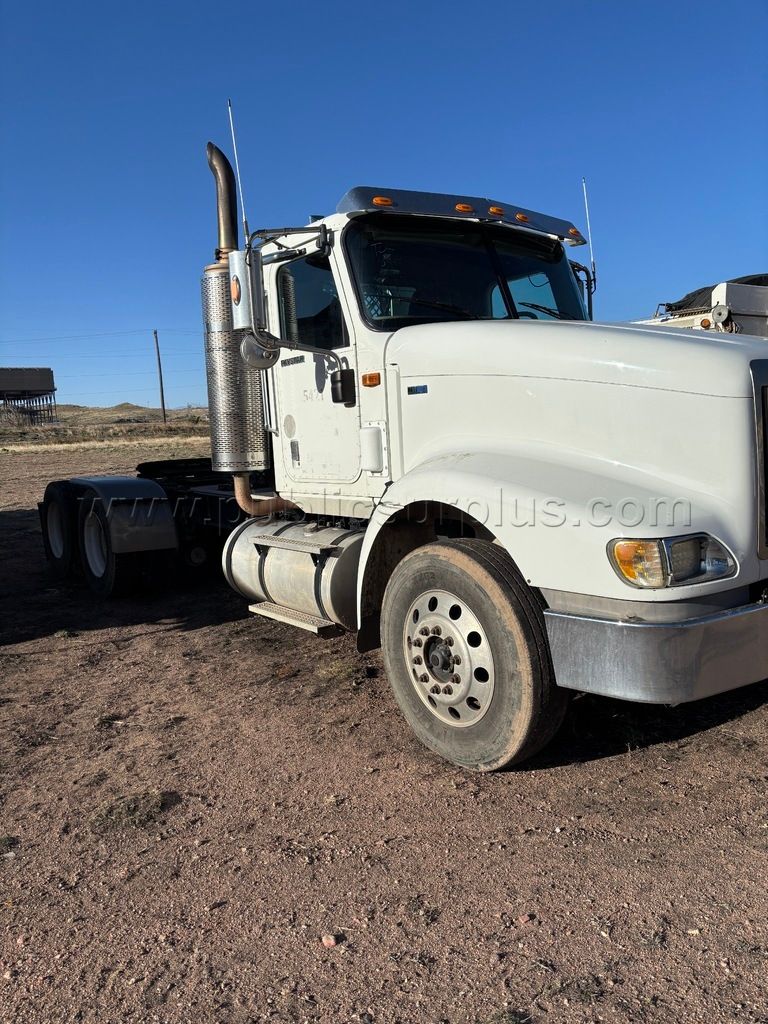 2012 International 5900I Paystar Day Cab Tractor — photo 1