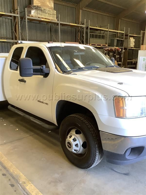 2013 GMC 3500 — photo 1